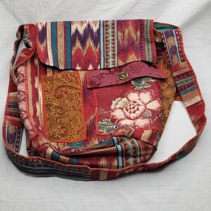 Medium Floral Quilted Floral Patterned Crossbody Bucket Bag in Red and Gold